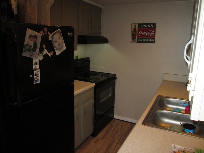 Building Photo - Lovely 3 bedroom, 2.5 bathroom Mechanicsvi...