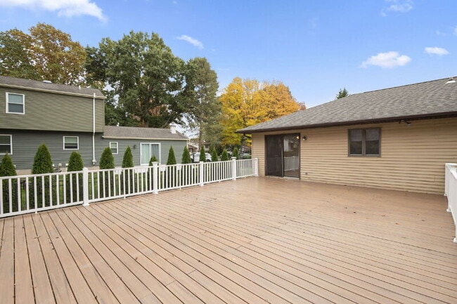 Building Photo - 4 Dewberry Way