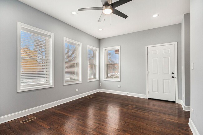 Building Photo - 1702 N Meade Ave