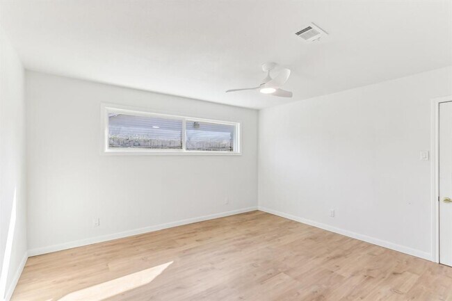 Building Photo - 8014 Meadowcroft Dr