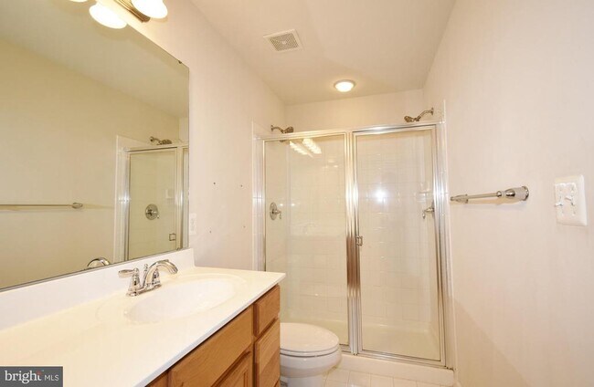 Building Photo - 7575 Willow Bottom Rd