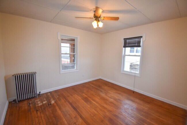 Building Photo - Two Bedroom Home with Detached Garage!