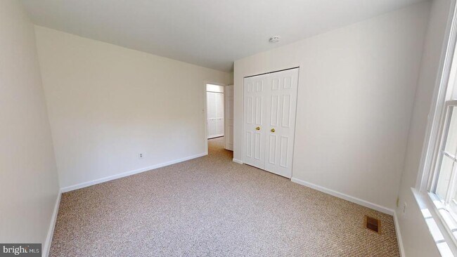 Building Photo - 5739 Oakshore Ct