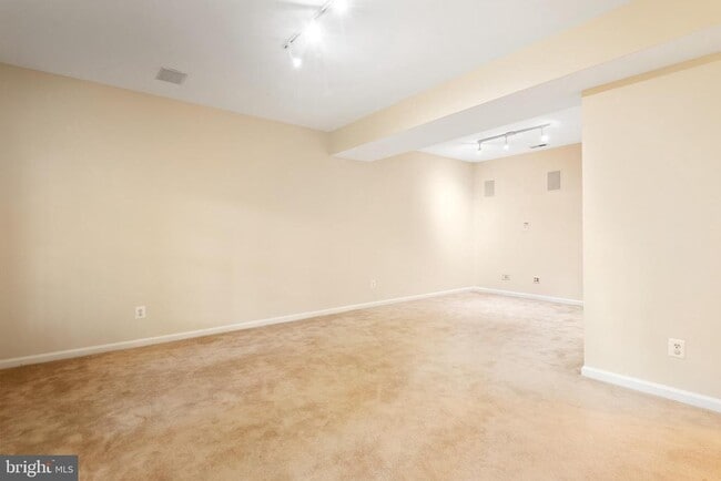 Building Photo - 2202 Sarah Woods Ct
