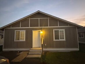 Building Photo - 608 Mark St