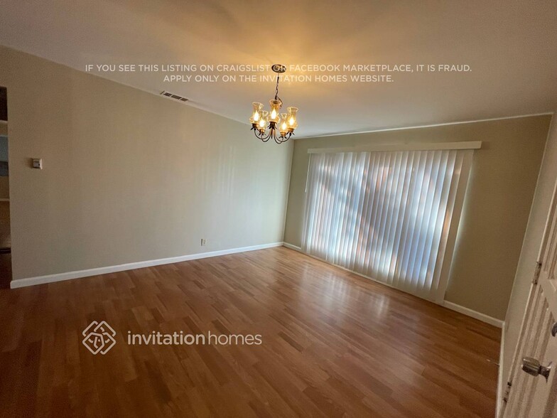 Building Photo - 508 Vervais Ave