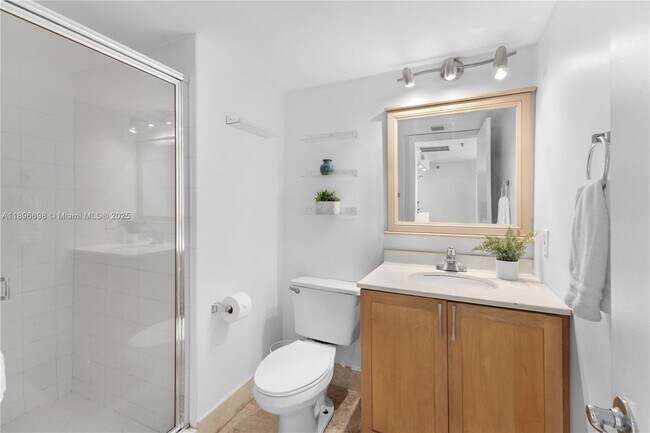 Building Photo - 1621 Bay Rd