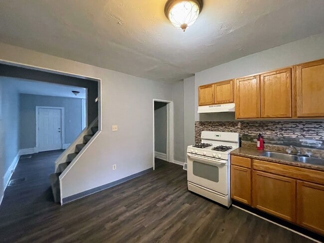 Building Photo - 3/1 Rowhouse Available To Rent in Upper Lawrenceville - Available April!!