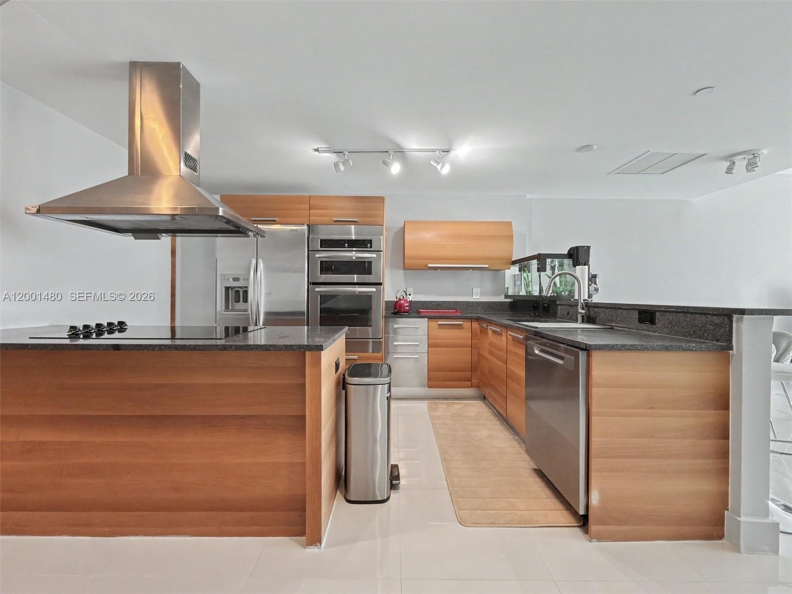 Building Photo - 2950 NE 188th St