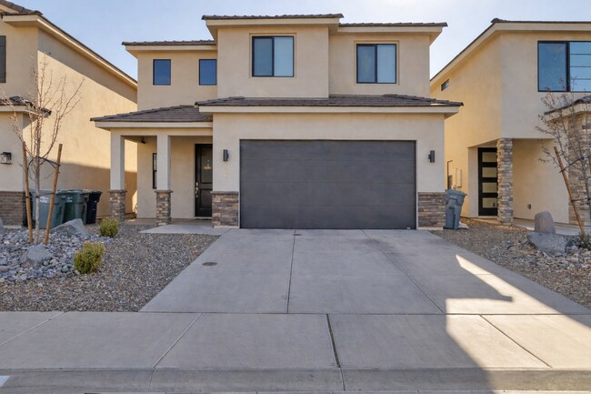 Building Photo - 4-Bed Stand Alone Home! 6+ Month Lease