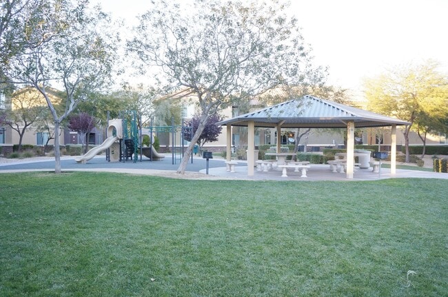 Building Photo - Charming condo in desirable Northwest Las Vegas near Sky Pointe