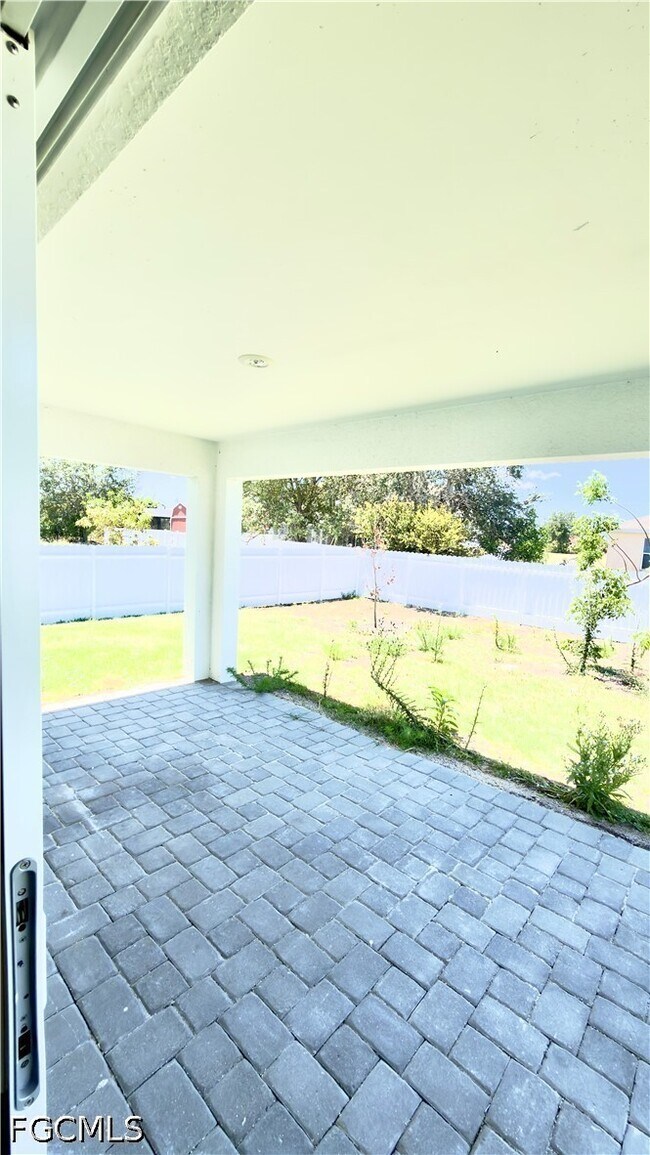 Building Photo - 532 NW 18th Ave
