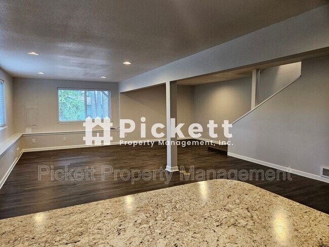 Building Photo - 290 Tahuyeh Pl W