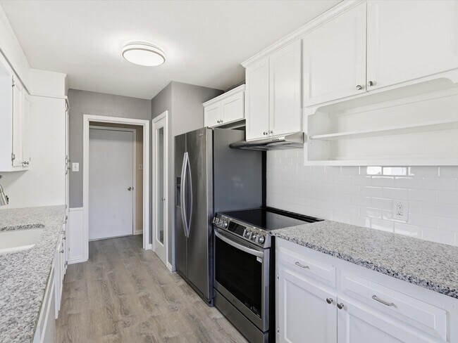 Building Photo - 8432 Glenann Dr