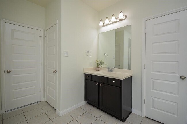 Building Photo - 22211 Weller Oaks Dr