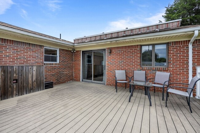 Building Photo - Spacious Virginia Beach Home for Rent – 3 ...