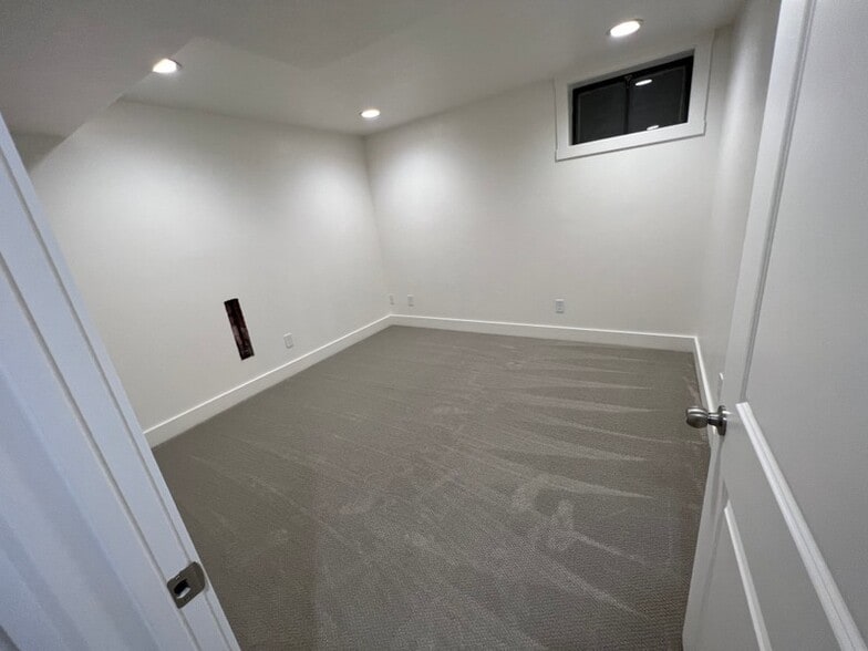 Building Photo - 1451 Lynnwood Ave