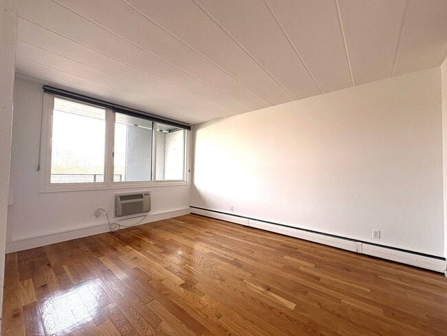 Building Photo - 345 Harvard St