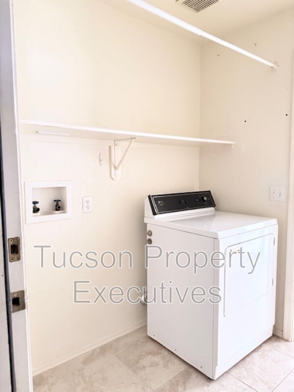 Building Photo - 13256 N Hammerstone Ln