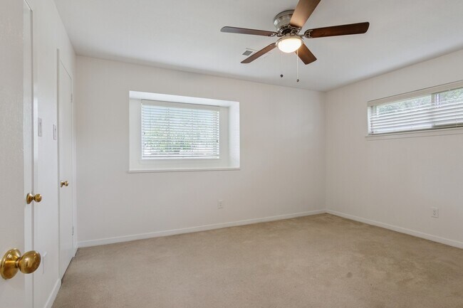 Building Photo - 5647 Lymbar Dr