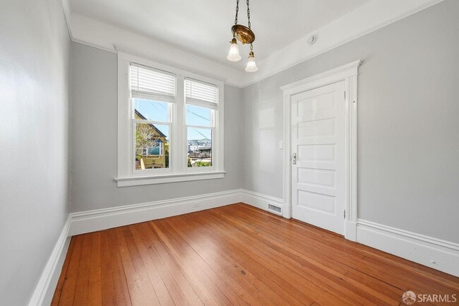 Building Photo - 1529 Hampshire St