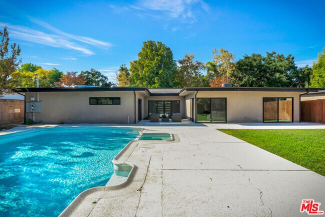 Building Photo - 6236 Sale Ave