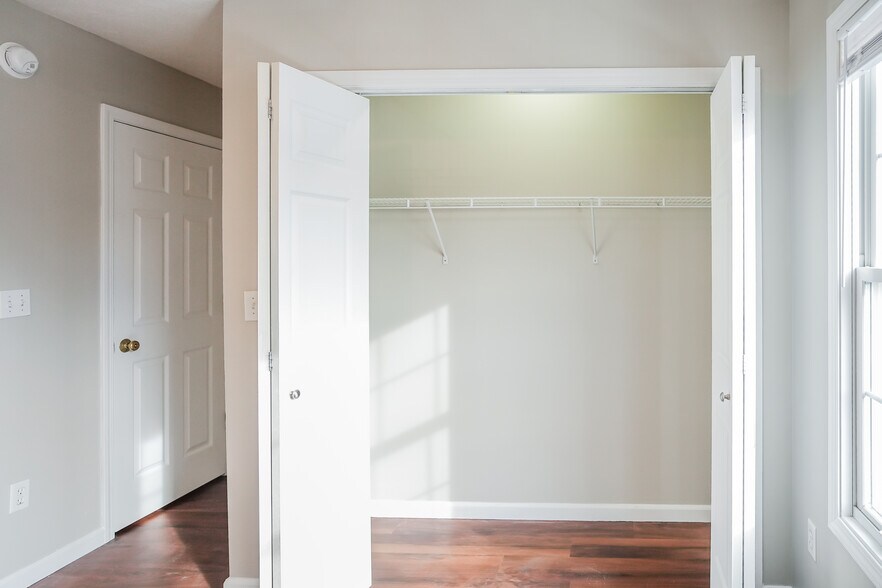 Bedroom 2 closet - 3713 S Cramer Cir