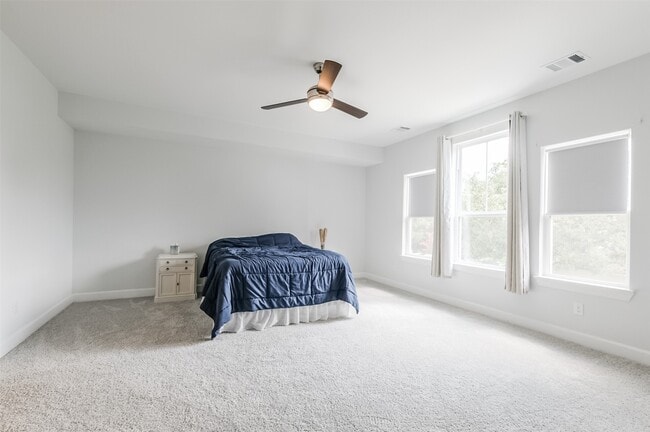 Building Photo - 307 Parker St