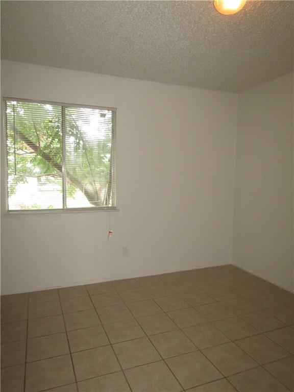 Building Photo - 4910 Pepper Ln