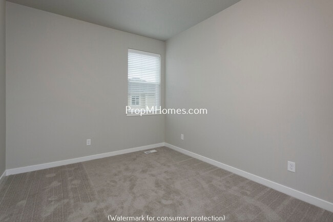 Building Photo - Beautiful Three Bedroom Row Home In Highly Desired Villebois Community!