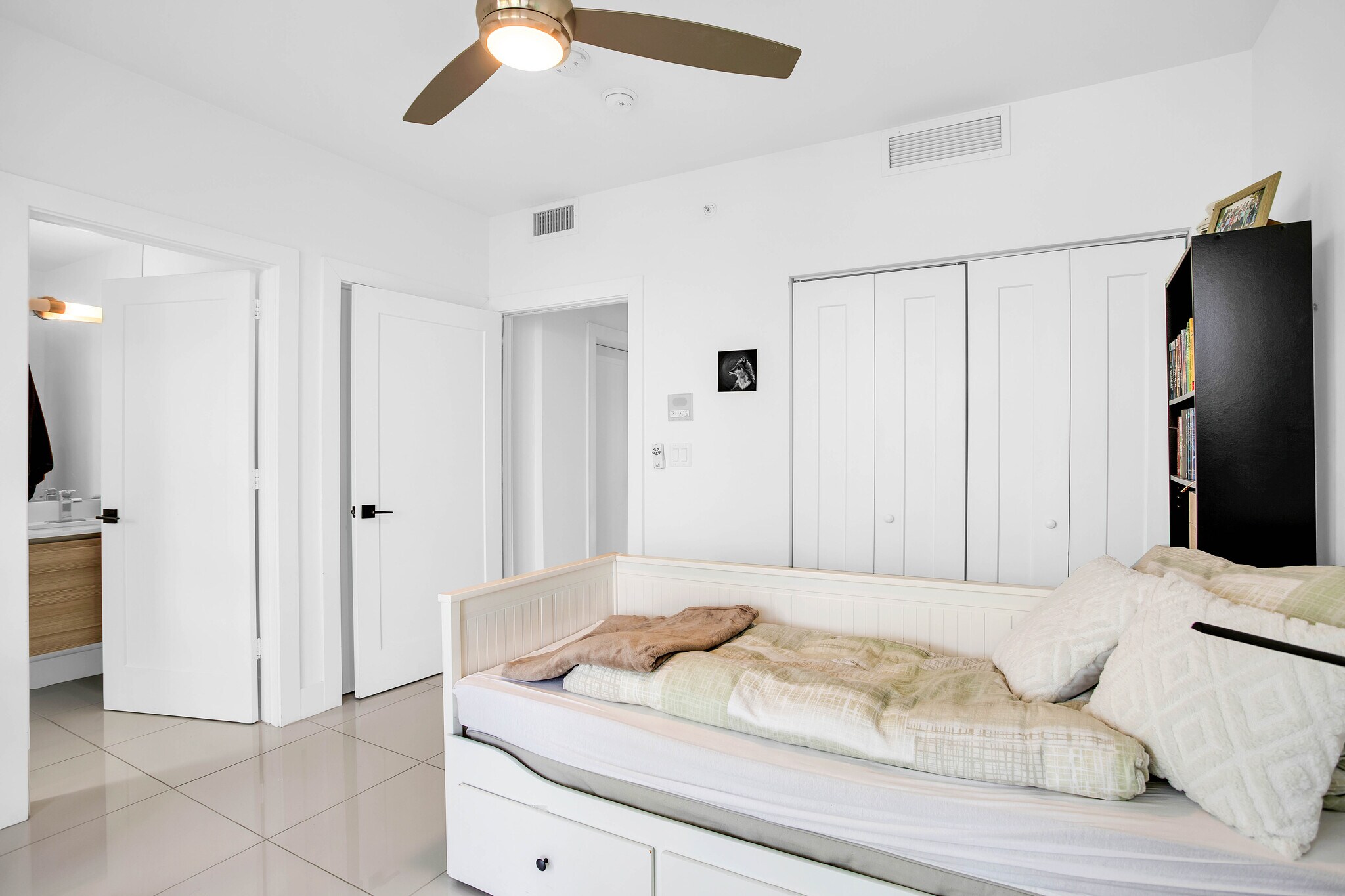 Building Photo - 87 N Shore Dr