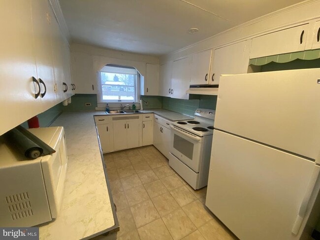 Building Photo - 1091 Benjamin Franklin Hwy