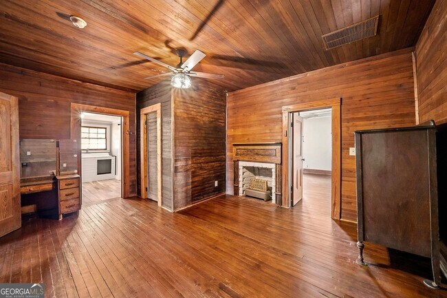 Building Photo - 497 Old Hwy 85