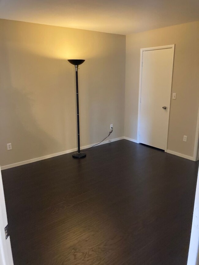 Building Photo - Gated community just minutes south of the strip, 2br/2bath, 2nd floor condo.