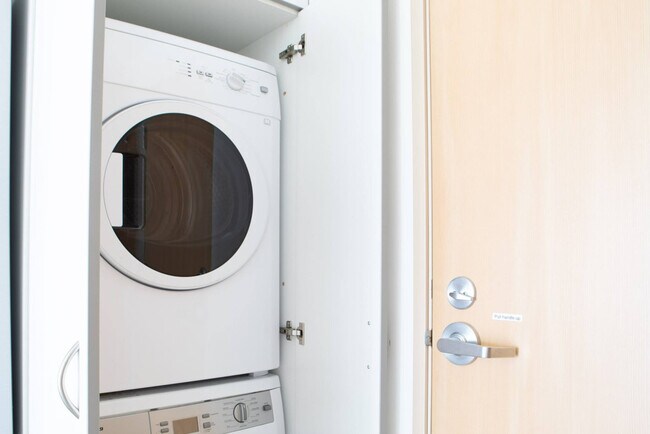 Building Photo - 1640 N Water St