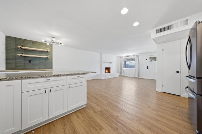 Building Photo - 3540 E Voltaire Dr