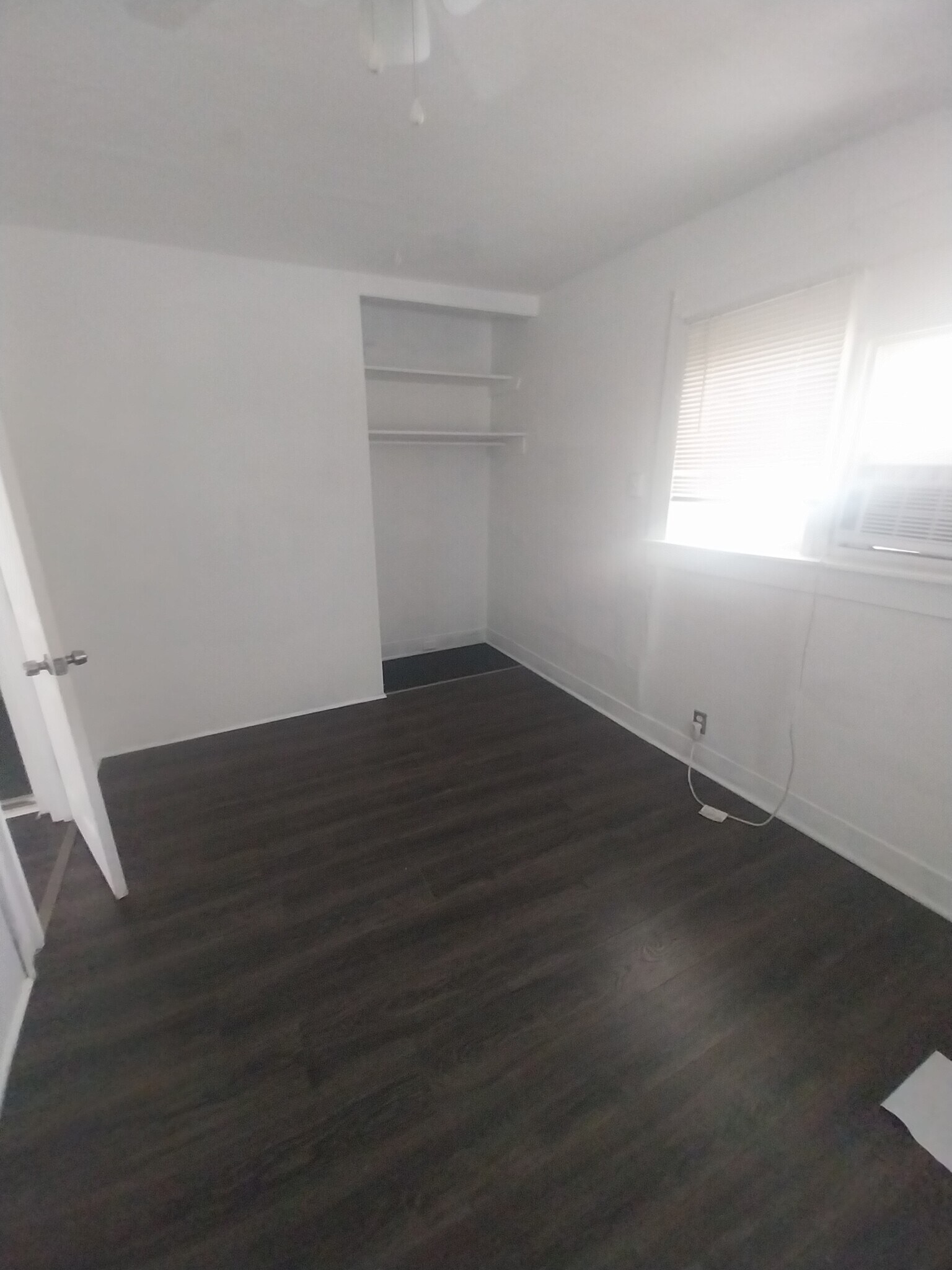 Building Photo - 211 S Oleander Ave