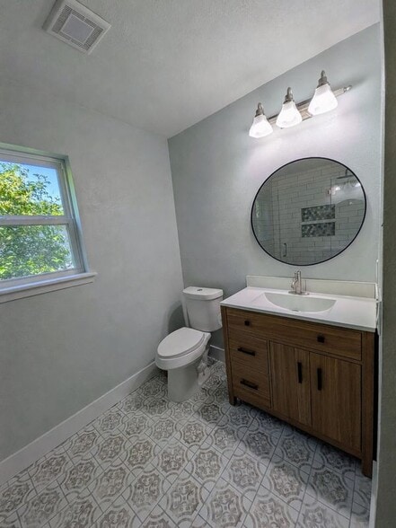 Building Photo - 9705 Marlborough Dr