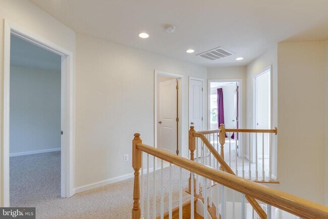 Building Photo - 10424 Goldenrod Dr