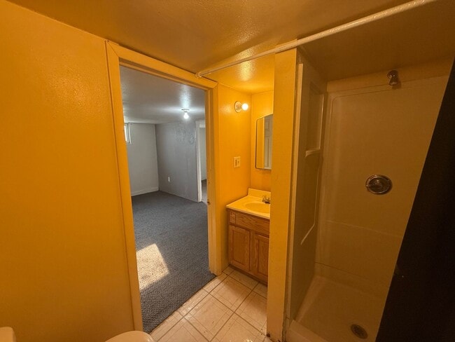 Building Photo - Pet Friendly, One Car Detached Garage, Own...