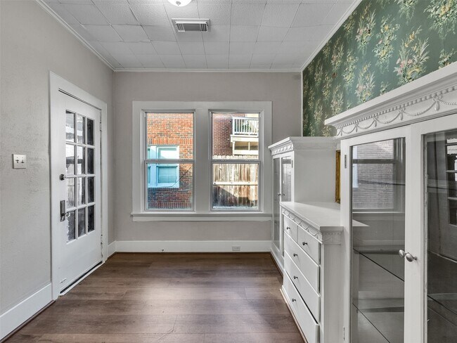 Building Photo - 4625 Bell St