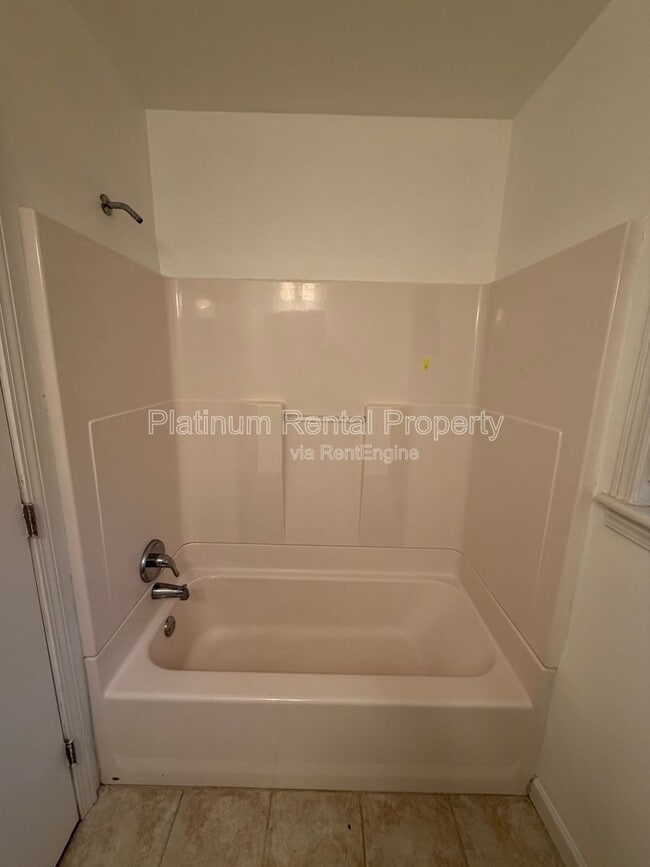 Building Photo - 3721 Brookcrest Cir