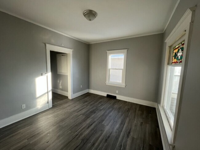 Building Photo - 2 Bedroom 1.5 Bath House in East Moline