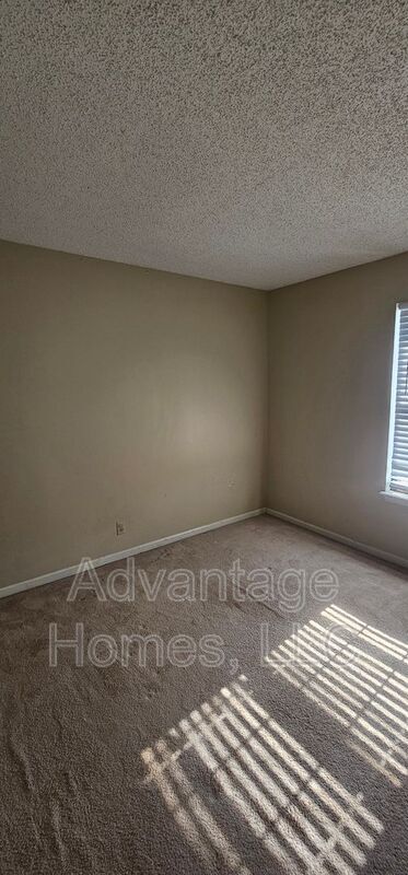 Building Photo - 10832 Haskins St