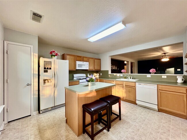 Building Photo - 16750 Bending Creek Ln