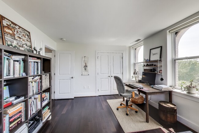 Building Photo - 1461 Girard St NW