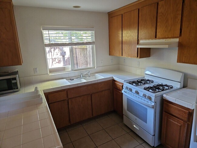 Building Photo - 2304 Halsey Cir