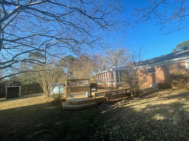 Building Photo - Ranch Home in Great Neck Corridor! Call To...