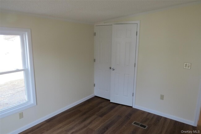 Building Photo - 723 Beekman Rd