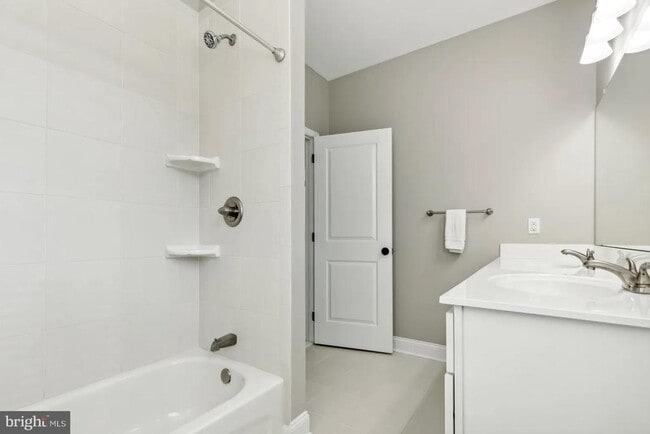 Building Photo - 103 Front St